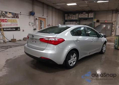 2015 Kia Forte Lx z USA, uszkodzony, nr VIN KNAFK4A65F5306327